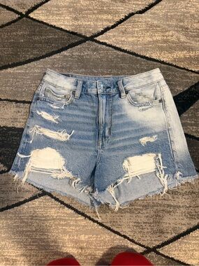 AMERICAN EAGLE DISTRESSED SHORTS